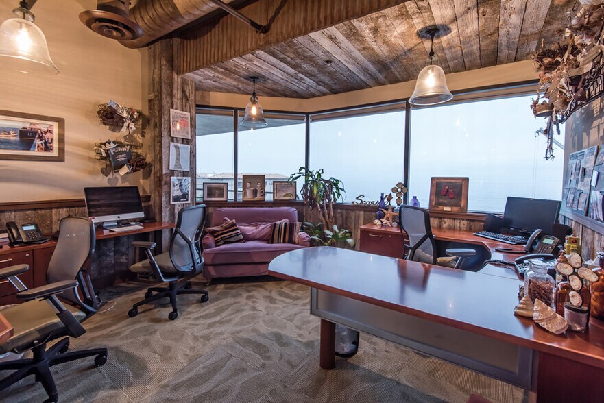 More Photos Of 22917 Pacific Coast Hwy, Malibu Office For Lease