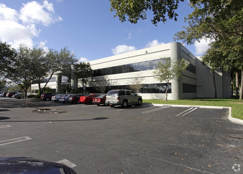 More Photos Of 15280 NW 79th Ct, Miami Lakes Office Residential For Lease