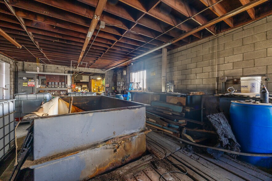 More Photos Of 2455 E 52nd St, Los Angeles Warehouse For Sale