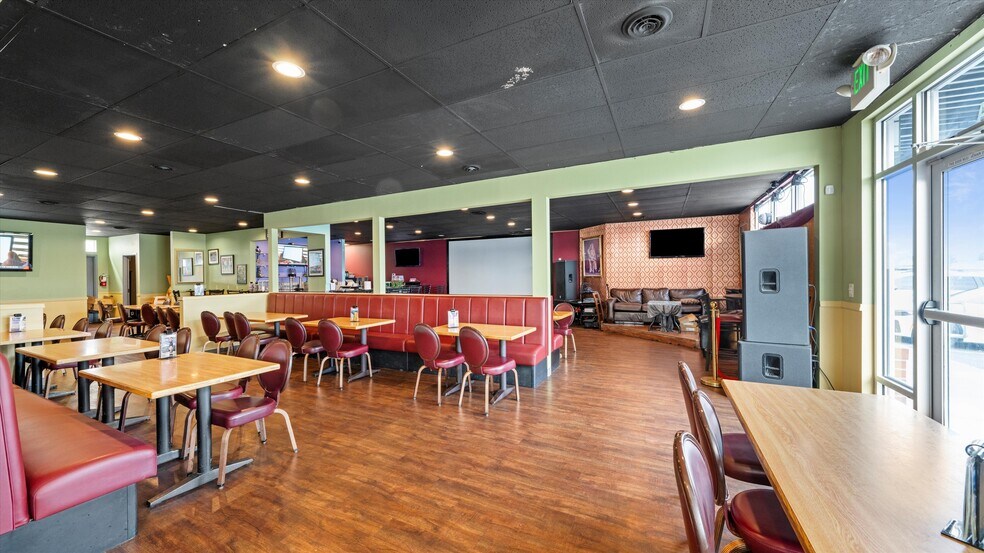 More Photos Of 8318 Gage Blvd, Kennewick Storefront Retail Office For Sale
