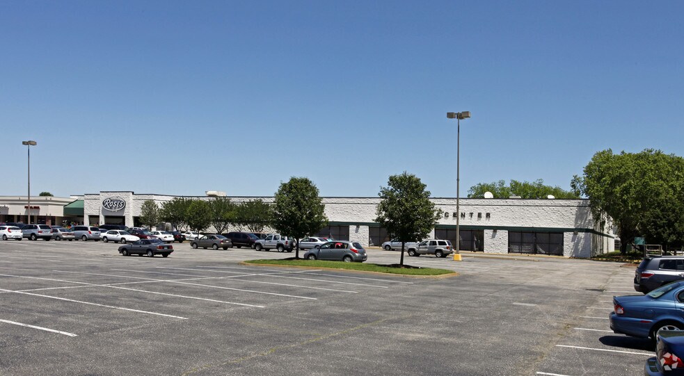 More Photos Of 701 Battlefield Blvd N, Chesapeake Freestanding For Lease