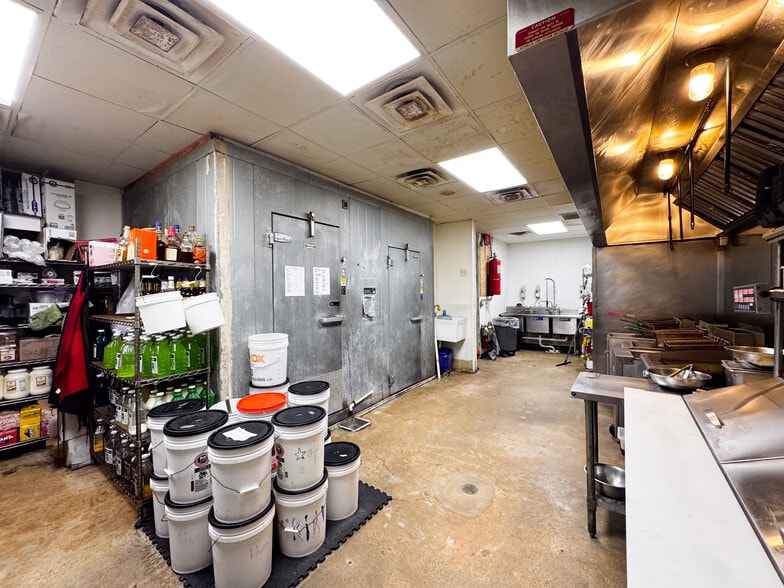 More Photos Of 8903 Cullen Blvd, Houston Restaurant For Sale