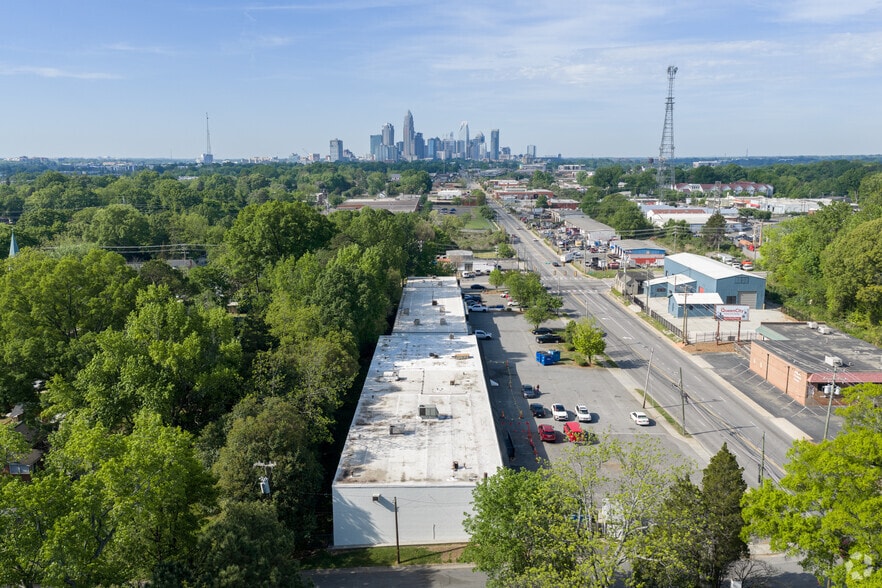 More Photos Of 2700-2740 N Graham St, Charlotte Light Distribution For Lease