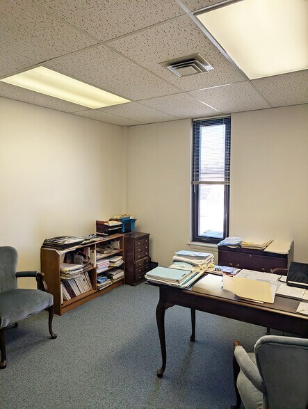More Photos Of 19 Tyler St, Nashua Medical For Sale