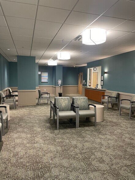 More Photos Of 105 Topsham Fair Mall Rd, Topsham Office For Lease