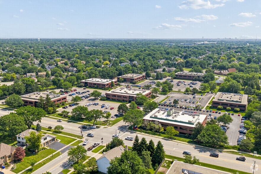 More Photos Of 1749 S Naperville Rd, Wheaton Office For Lease