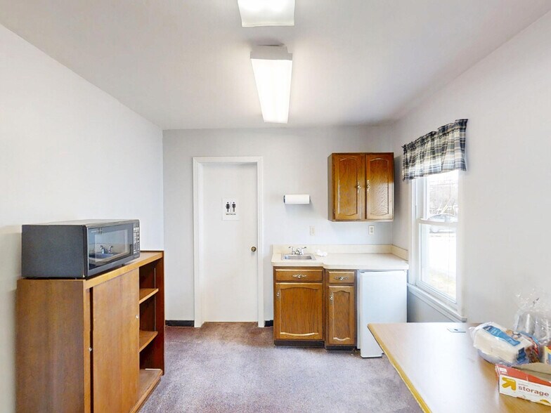 More Photos Of 1438 W 38th St, Erie Office For Lease