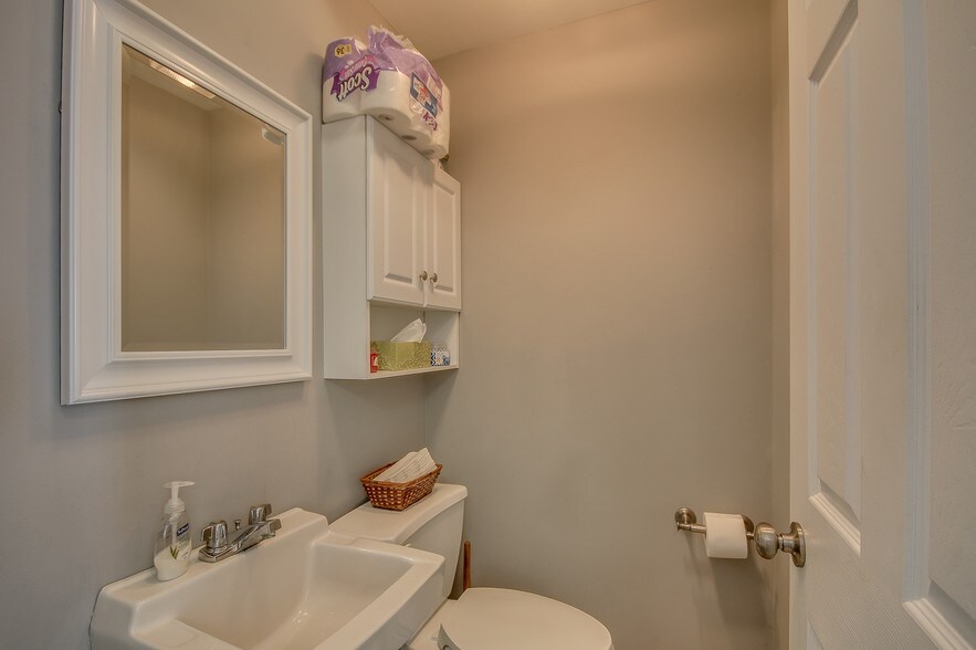 More Photos Of 97 Wood St, Bristol Office For Sale