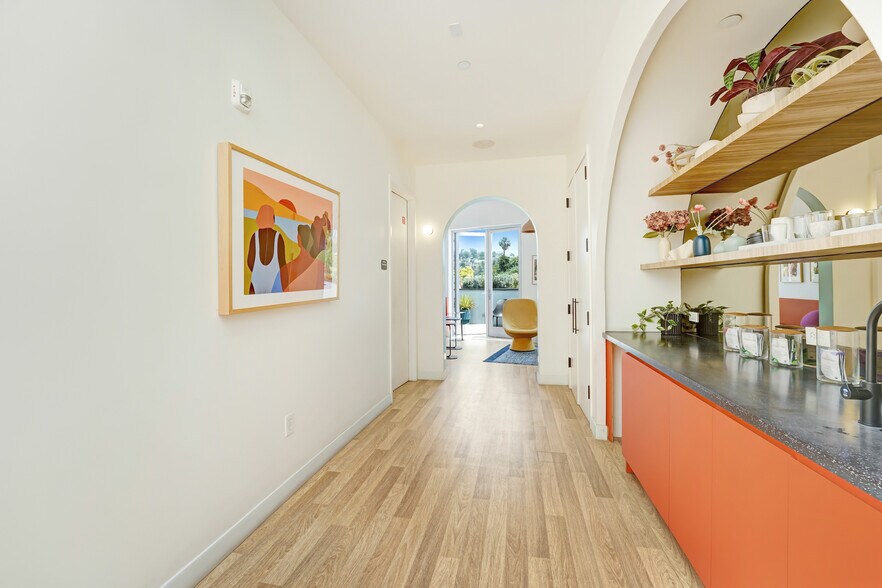 More Photos Of 3921 W Sunset Blvd, Los Angeles Storefront For Sale