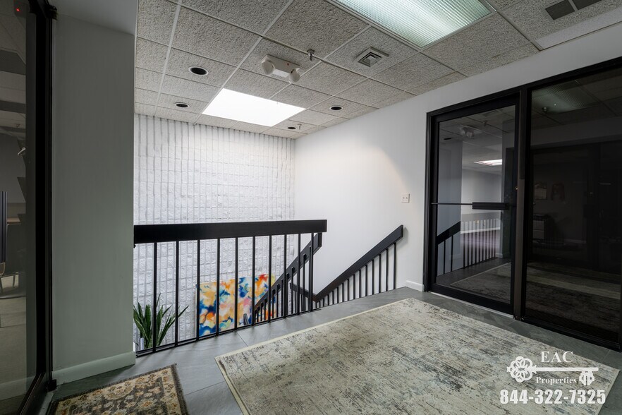 More Photos Of 22 Commerce Rd, Newtown Light Manufacturing For Lease