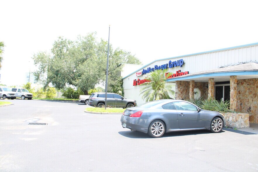 More Photos Of 3710 Gardenia Ave, Orlando Industrial For Sale