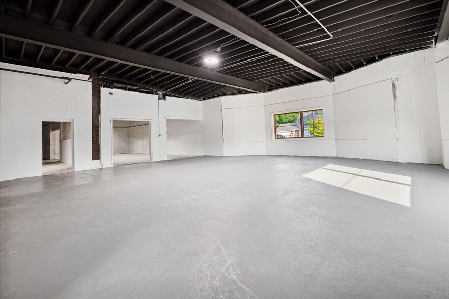 More Photos Of 969 Dixie Hwy, Rossford Freestanding For Lease