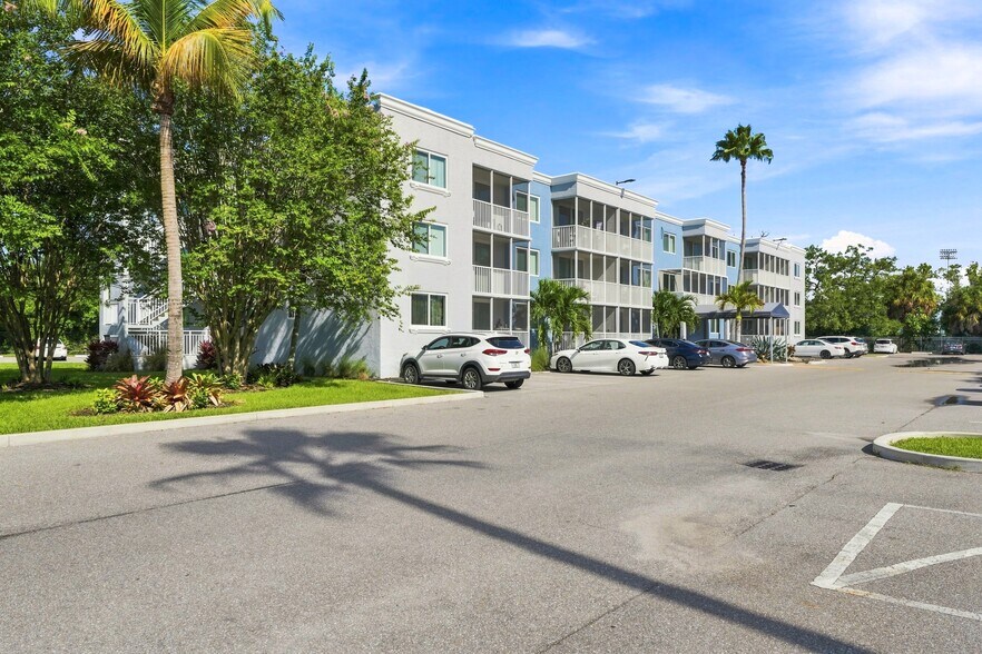 More Photos Of 2725 Coconut Bay Ln, Sarasota Apartments For Sale