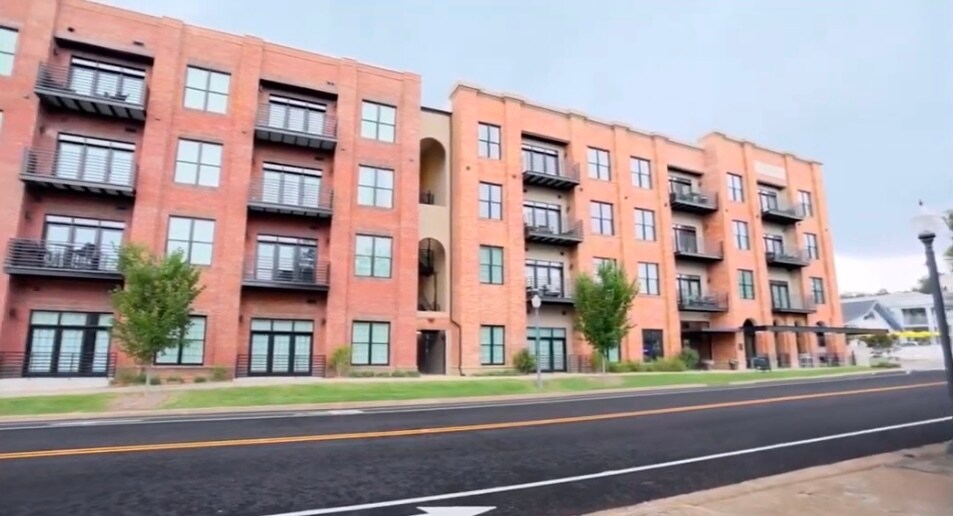 More Photos Of 508 University Dr, Starkville Apartments For Sale