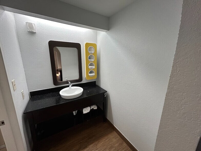 More Photos Of 125 Rushing Rd W, Denham Springs Hotel For Sale