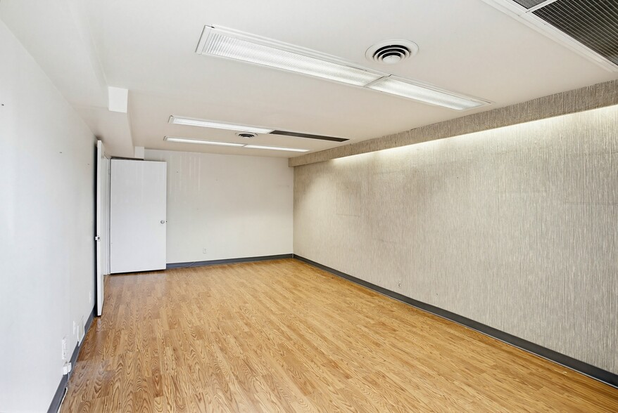 More Photos Of 14 W Saratoga St, Baltimore Office For Sale