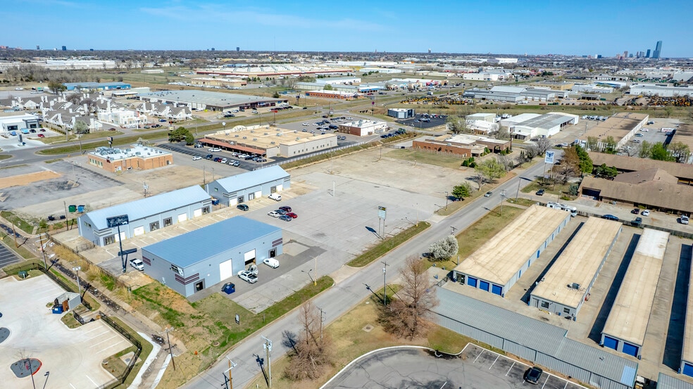 More Photos Of 4403-4411 SW 3rd St, Oklahoma City Showroom For Lease