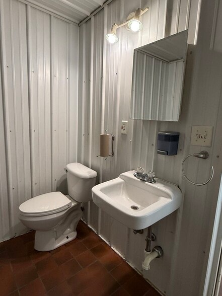 More Photos Of 2414 Batestown Rd, Danville Flex For Sale