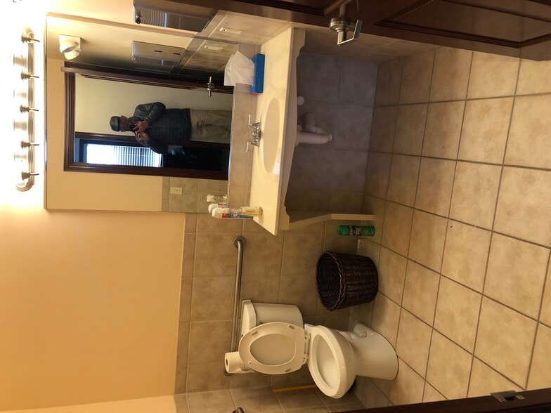 More Photos Of 5031 Forest Dr, New Albany Medical For Sale