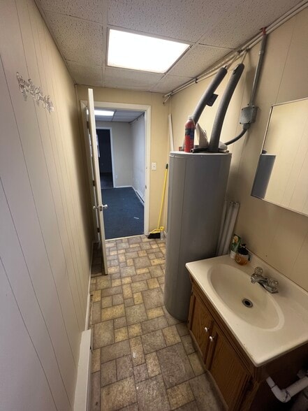 More Photos Of 2777 White Hall Blvd, White Hall Office For Lease