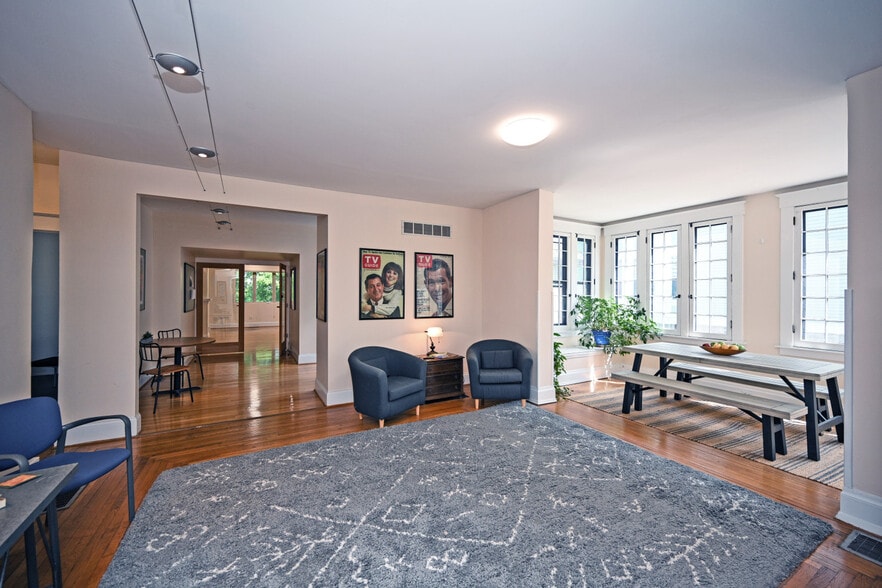 More Photos Of 2150 Alpine Pl, Cincinnati Office For Sale