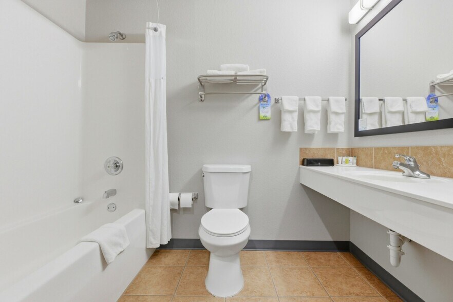 More Photos Of 1011 Highway 64 E, Wynne Hotel For Sale