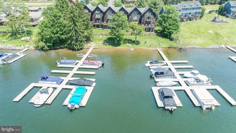 More Photos Of 25 Cedar Shores dr, Mchenry Marina For Sale