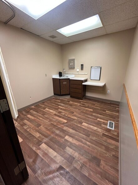 More Photos Of 673 E Cedar Ave, Gladwin Medical For Sale