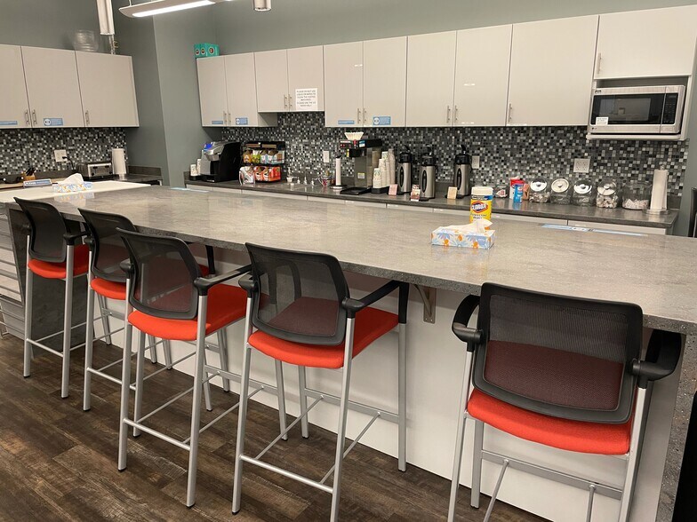 More Photos Of 6525 W Campus Oval, New Albany Office For Lease