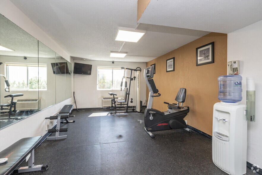 More Photos Of 2306 E Main St, Albert Lea Hospitality For Sale