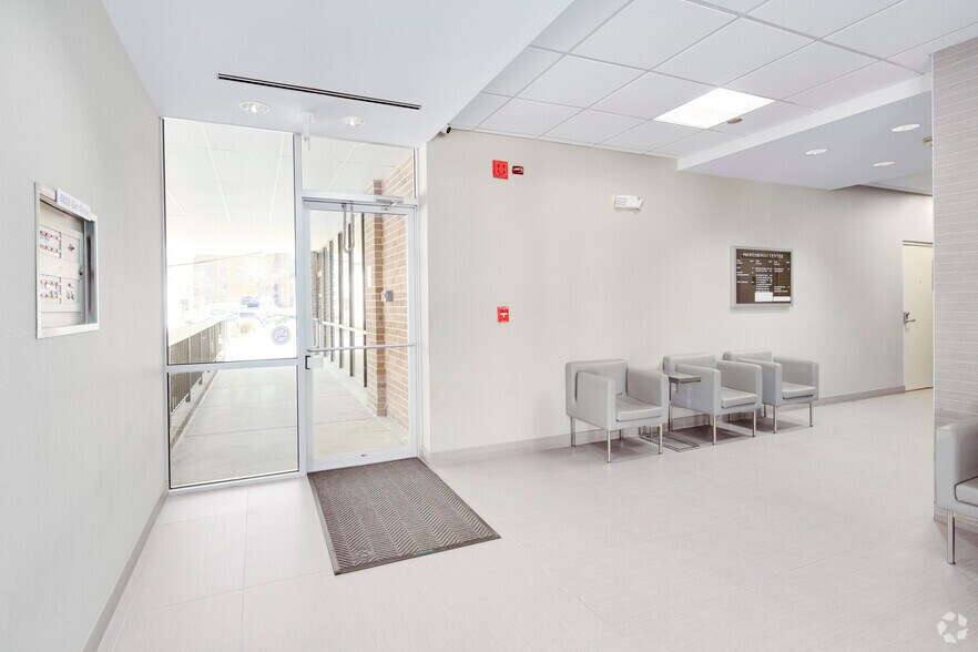 More Photos Of 6829 Elm St, McLean Medical For Lease