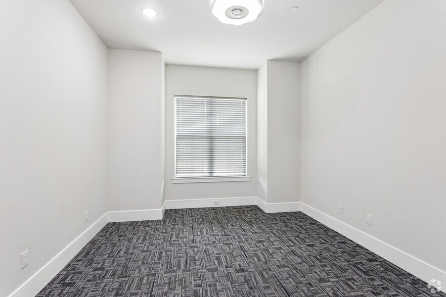 More Photos Of 2215 H G Mosley Pky, Longview Apartments For Sale