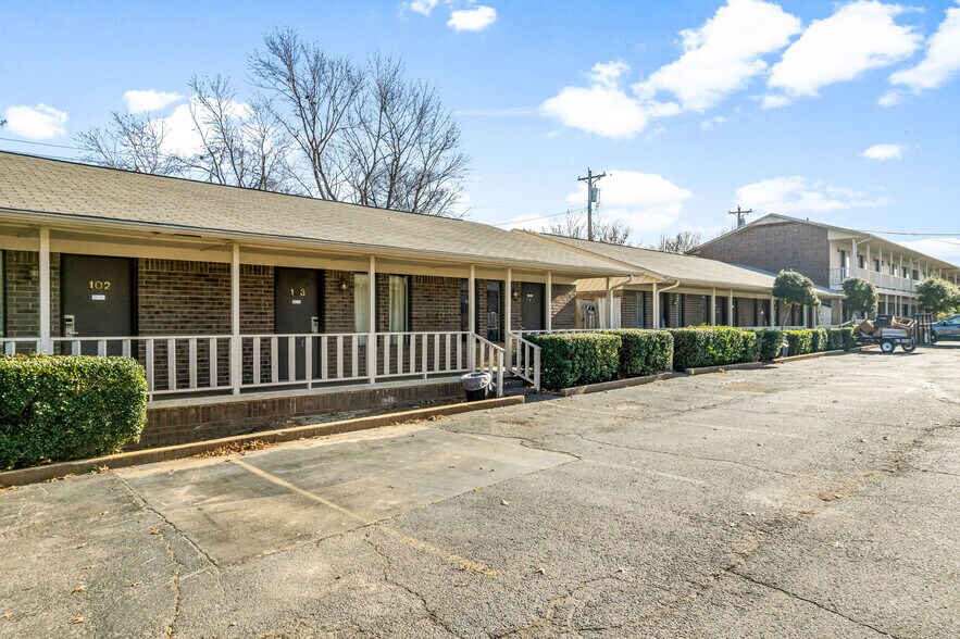 More Photos Of 2600 S Muskogee Ave, Tahlequah Hotel For Sale