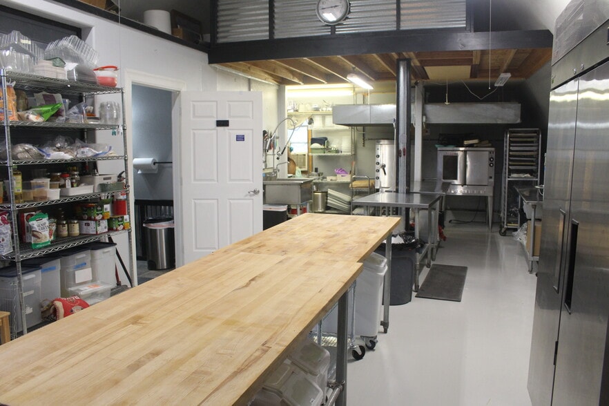 More Photos Of 7877 W Main St, Rathdrum Freestanding For Lease