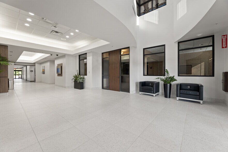 More Photos Of 12606 W Houston Center Blvd, Houston Medical For Lease