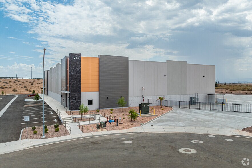 More Photos Of 1713 Stefani St, Calexico Distribution For Lease