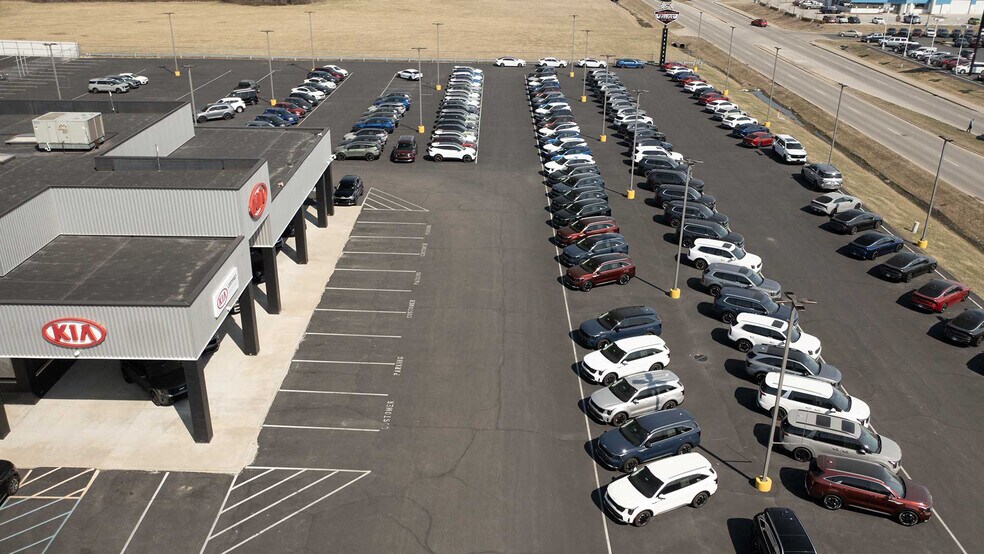 More Photos Of 5336 W Pike Plaza Rd, Indianapolis Auto Dealership For Sale