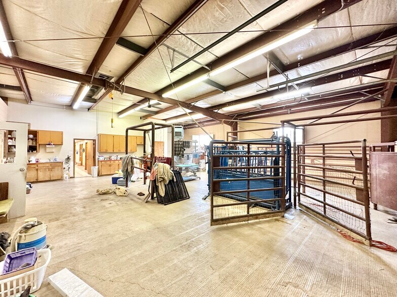 More Photos Of 1005 E 6th Ave, Belton Specialty For Sale