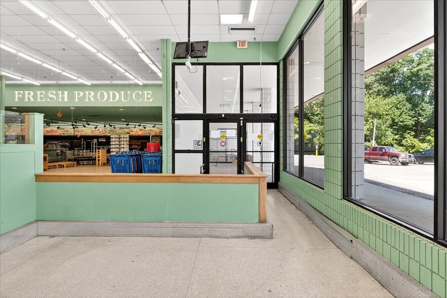 More Photos Of 4634-4639 Gravois Rd, House Spgs, House Springs Supermarket For Lease