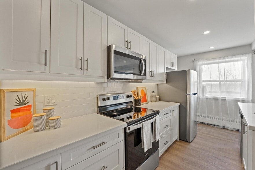 More Photos Of 143 Main St S, Brampton Apartments For Sale