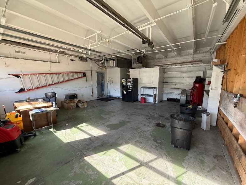 More Photos Of 6005 Charlotte Pike, Nashville Freestanding For Lease