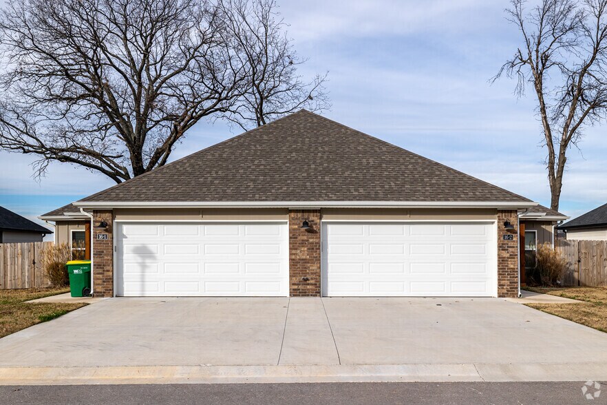 More Photos Of 275 N Hunter St, Farmington Apartments For Sale