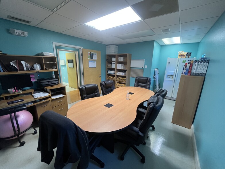 More Photos Of 4717 Swift Rd, Sarasota Medical For Sale