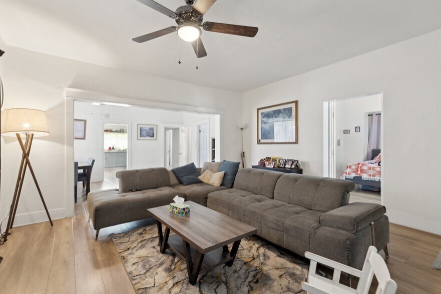 More Photos Of 426 Ivy St, Glendale Apartments For Sale