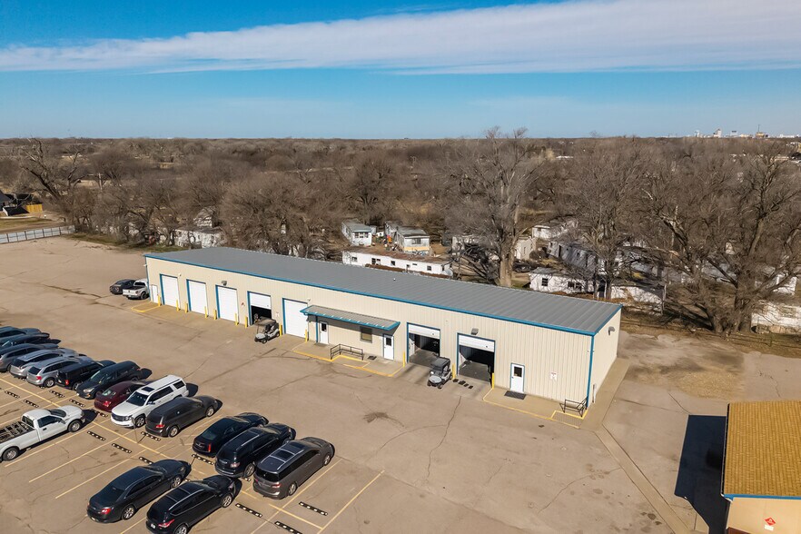 More Photos Of 3101 S Broadway St, Wichita Freestanding For Sale