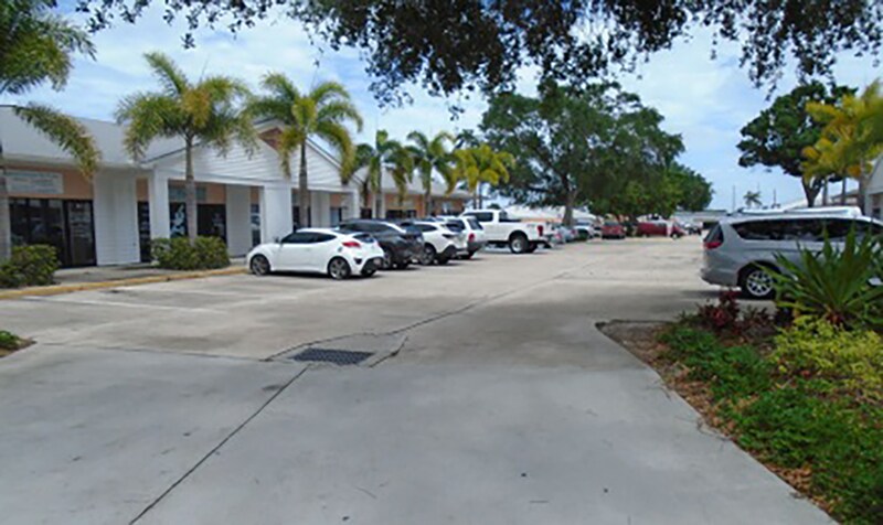 Primary Photo Of 1122 Old Dixie Hwy, Vero Beach General Retail For Lease