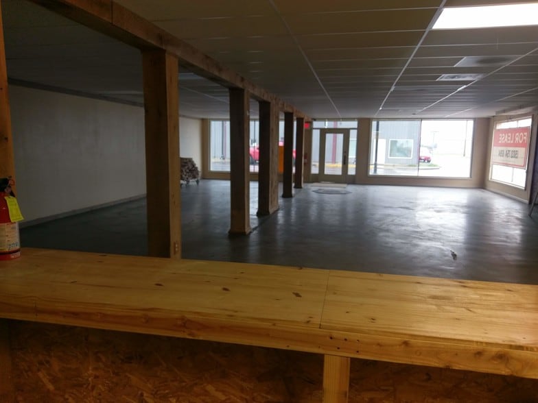 More Photos Of 108 Ross St, Molalla General Retail For Lease
