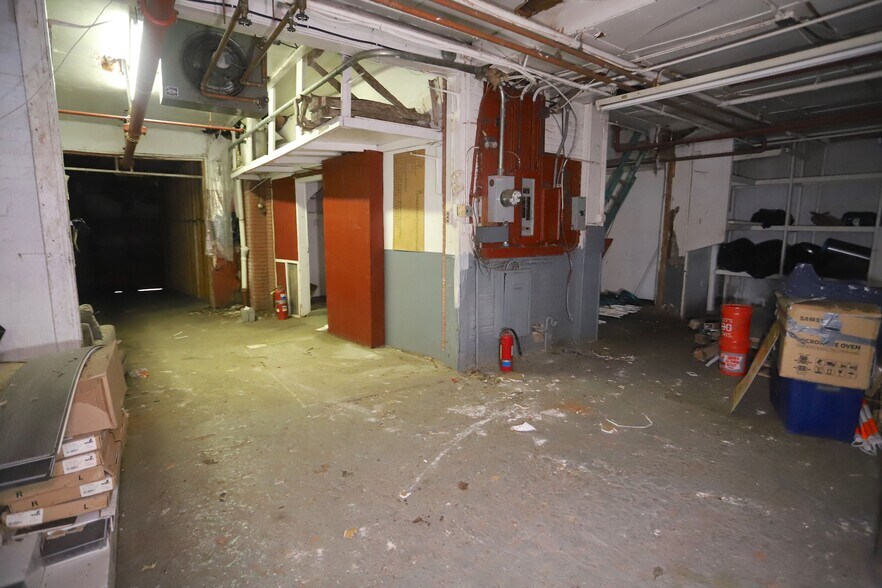 More Photos Of 136-138 34th St, Union City Warehouse For Lease