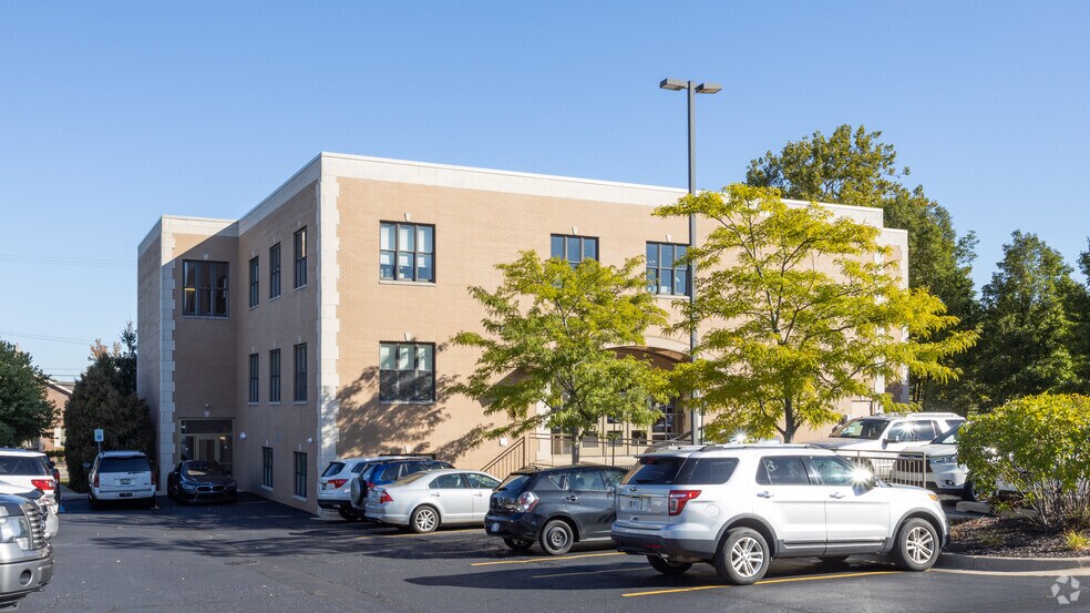 More Photos Of 2460 Burton St SE, Grand Rapids Office For Lease