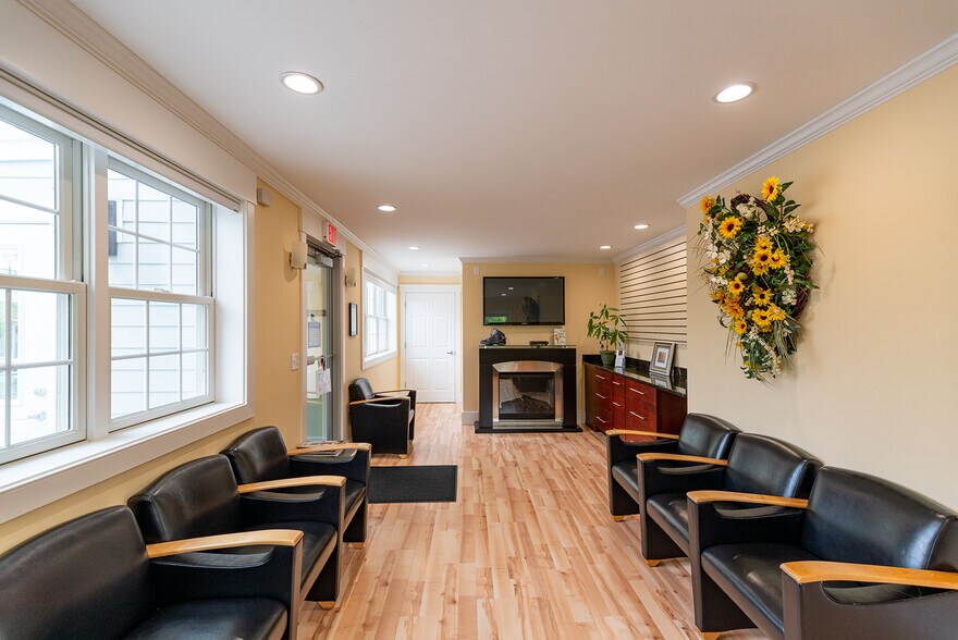 More Photos Of 31 Meetinghouse Rd, South Chatham Office For Sale